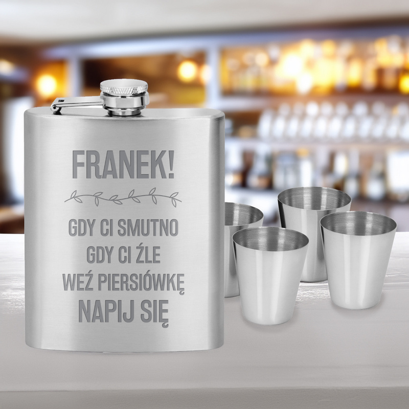 Piersiówka stalowa z kieliszkami w etui z lejkiem 220 ml