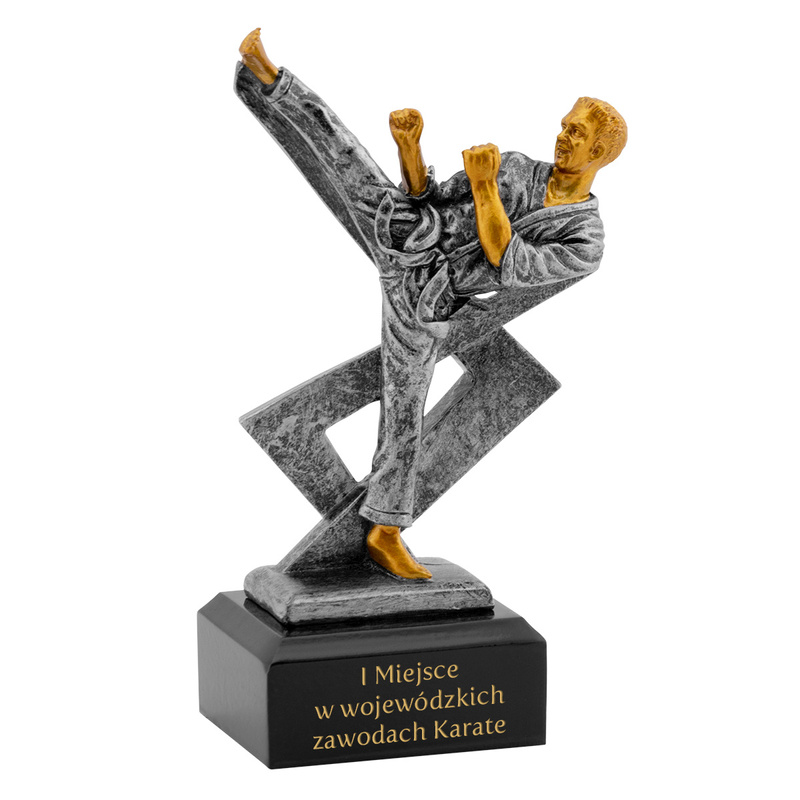 Statuetka przedstawiająca postać zawodnika karate