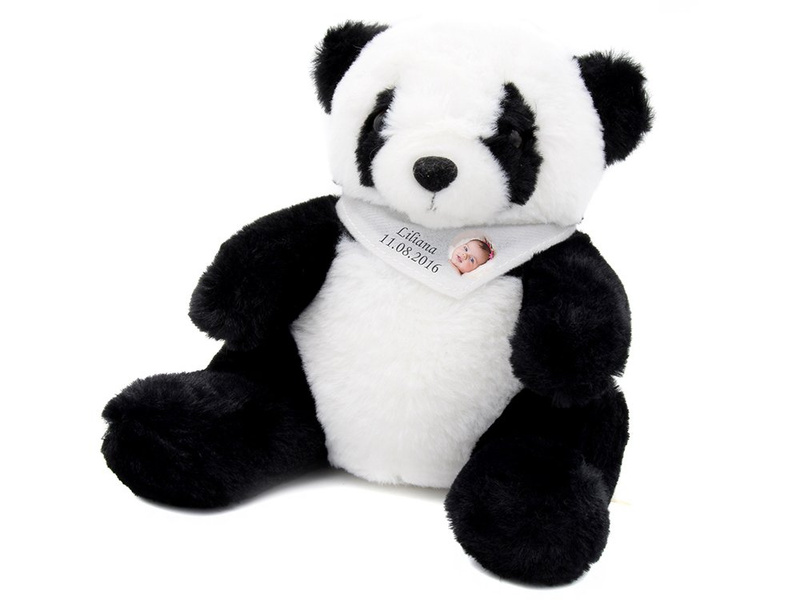 Panda z białą chustką