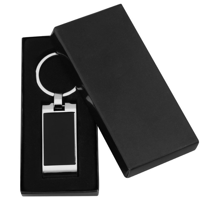 Metalowy brelok z czarną powierzchnią