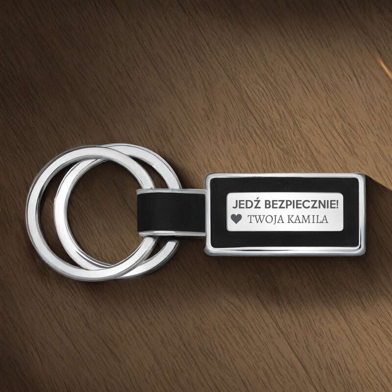 Brelok w kształcie prostokąta.