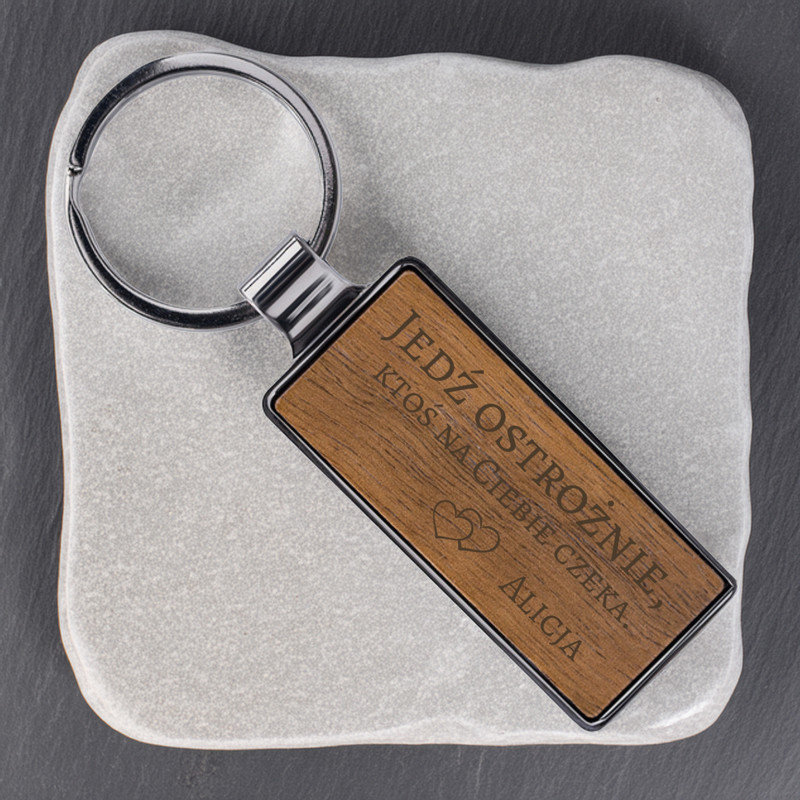 Brelok z drewnianą aplikacją