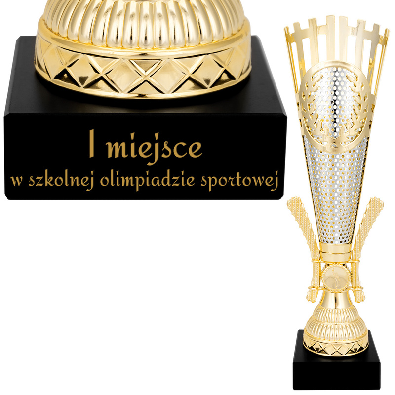 Metalowy puchar w złotym kolorze